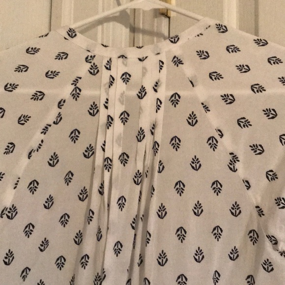 White patterned blouse - Picture 2 of 2
